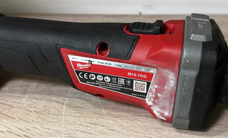 SZLIFIERKA WIELOFUNKCYJNA PROSTA MILWAUKEE M18 FDG