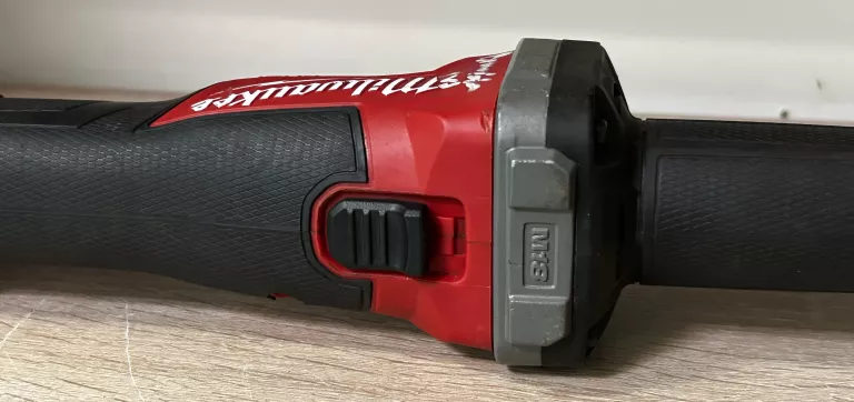 SZLIFIERKA WIELOFUNKCYJNA PROSTA MILWAUKEE M18 FDG