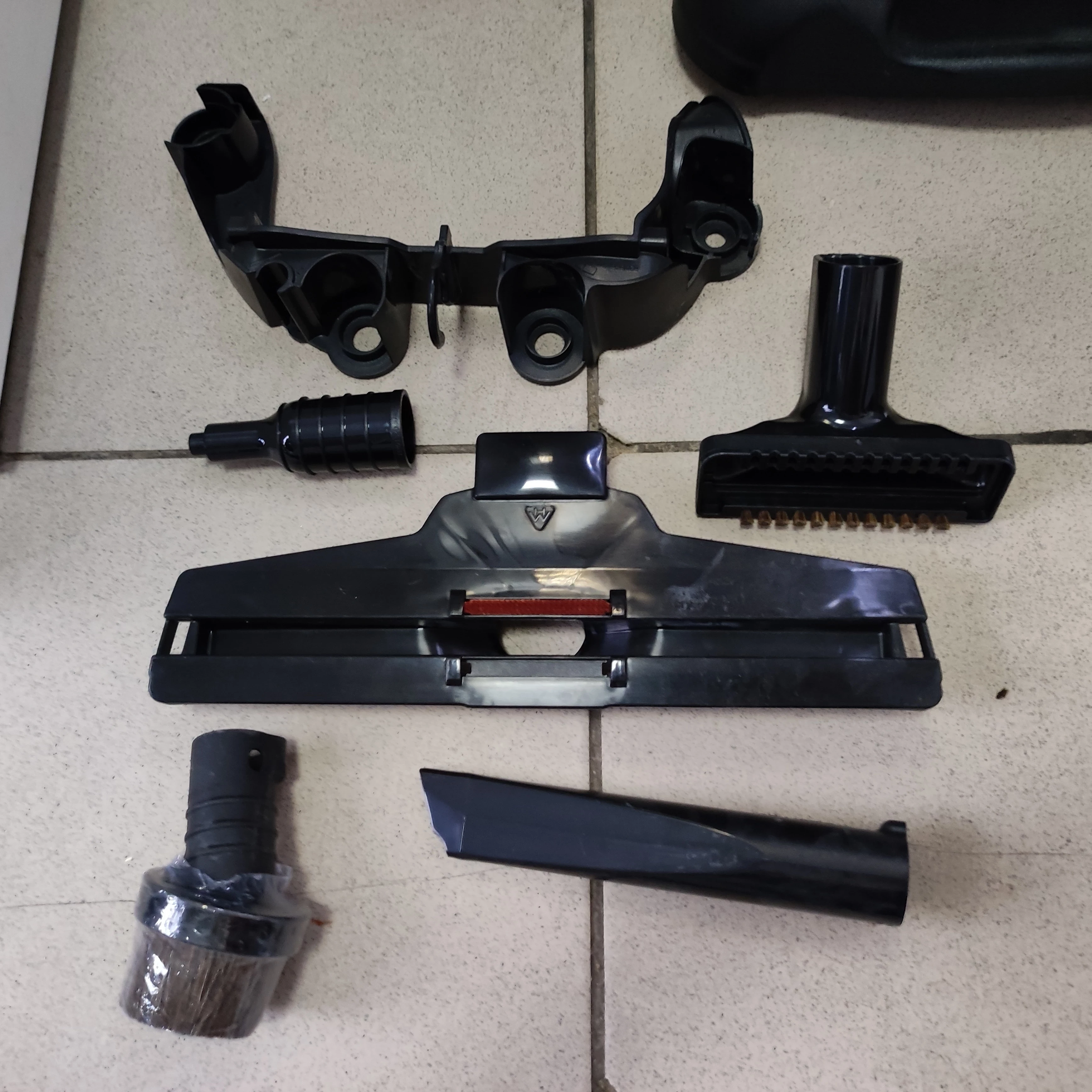 odkurzacz-wodny-ritello-r2-akcesoria-funkcje-regulacja-mocy-ssania