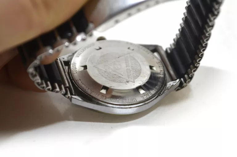 atlantic-worldmaster-bransoleta-czarna-tarcza-rysy-ksztalt-koperty-okragla