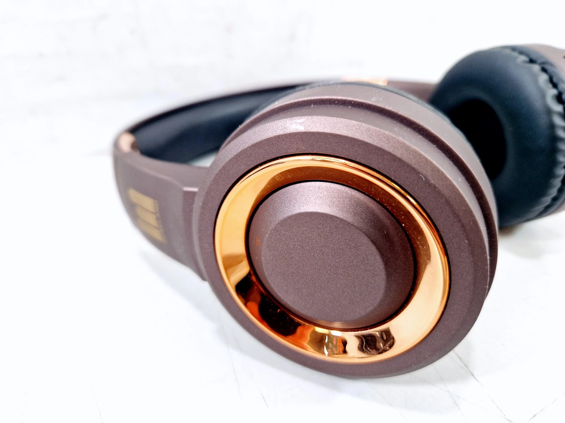 sluchawki-nauszne-bezprzewodowe-roseland-rh-900-brazowe-product-id-8d8befaa-9bb2-4216-b05b-09566a9c69dc