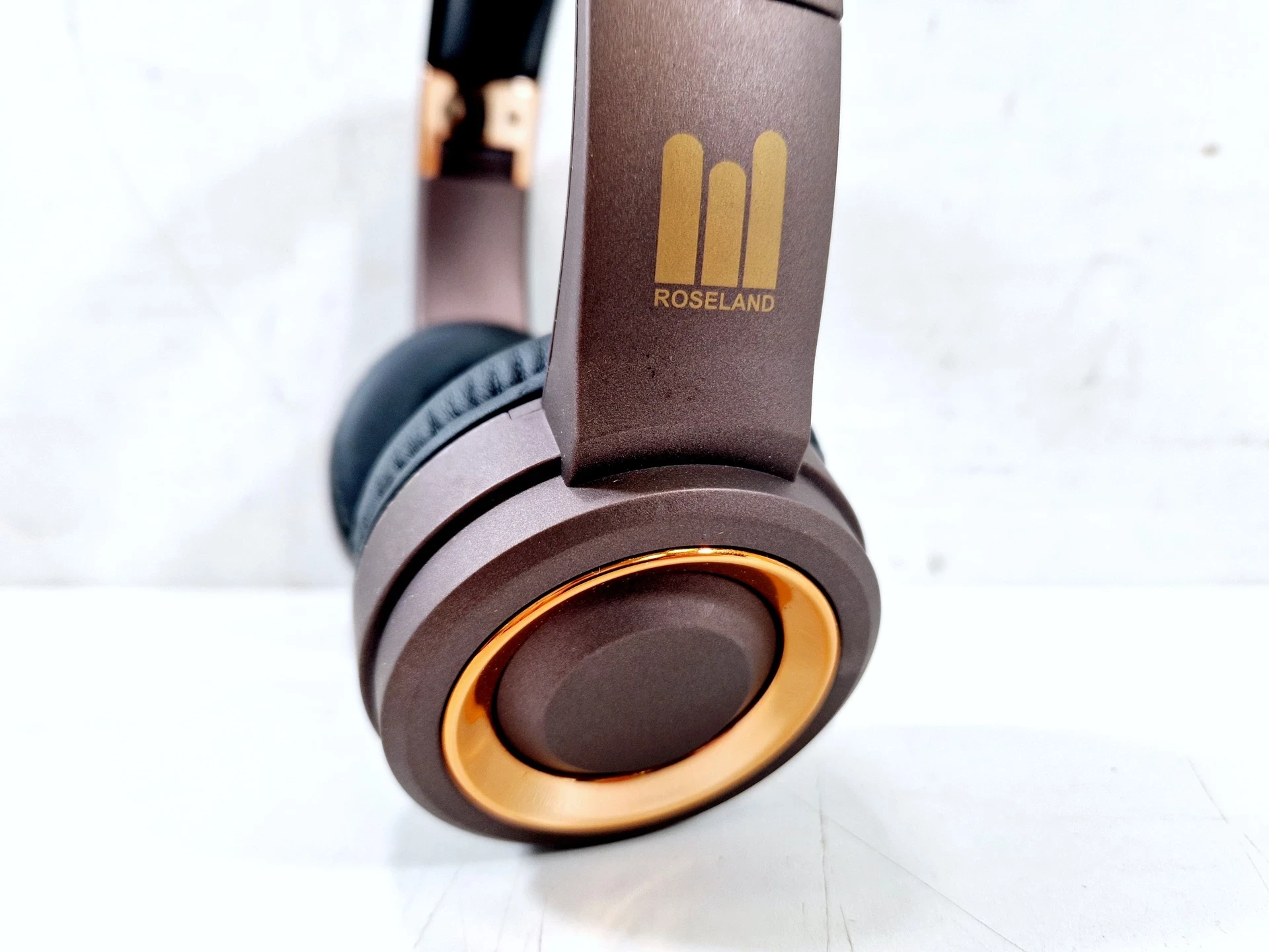 sluchawki-nauszne-bezprzewodowe-roseland-rh-900-brazowe-rodzaj-sluchawek-nauszne