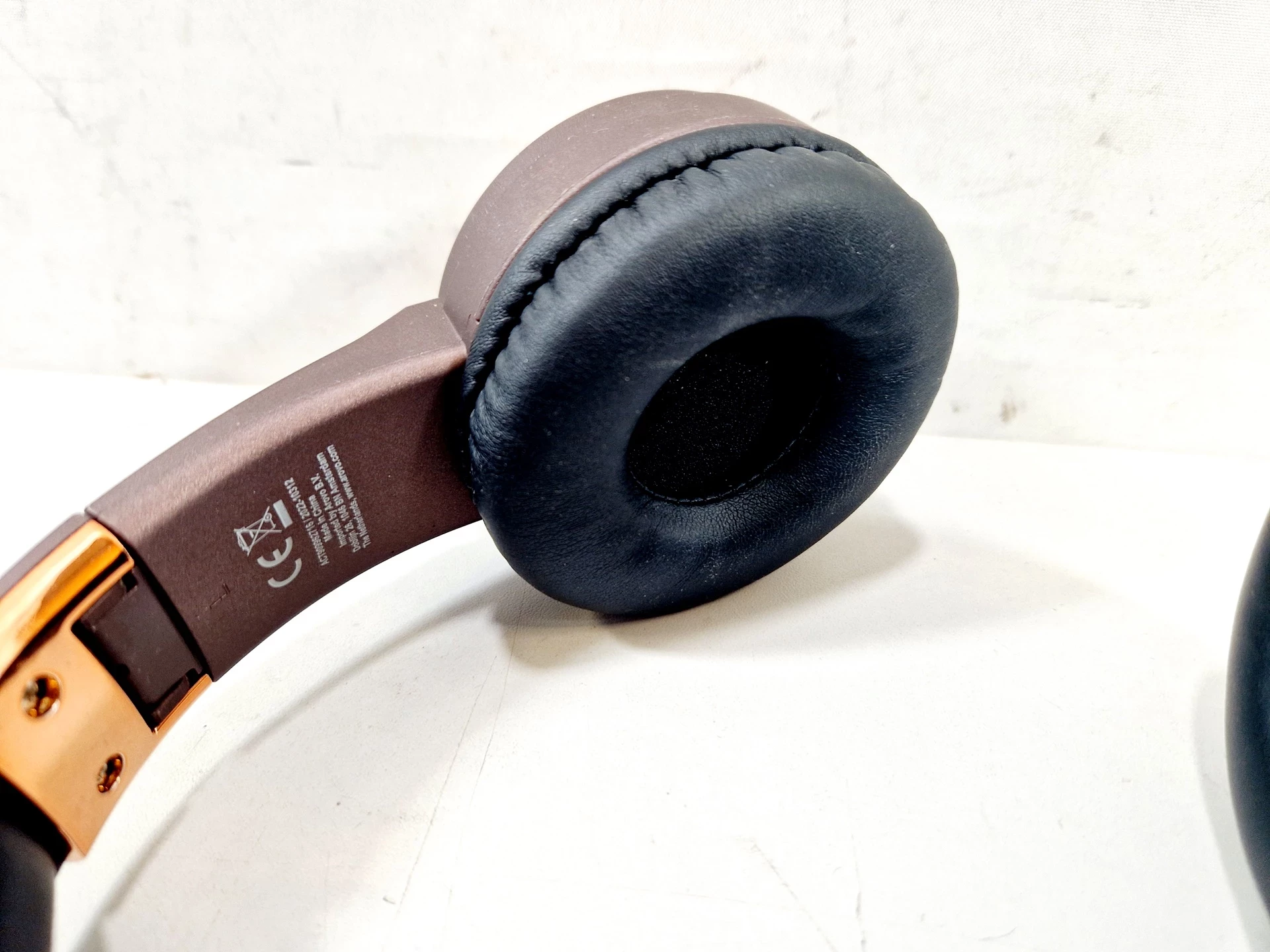 sluchawki-nauszne-bezprzewodowe-roseland-rh-900-brazowe-ean-gtin-8720791433383