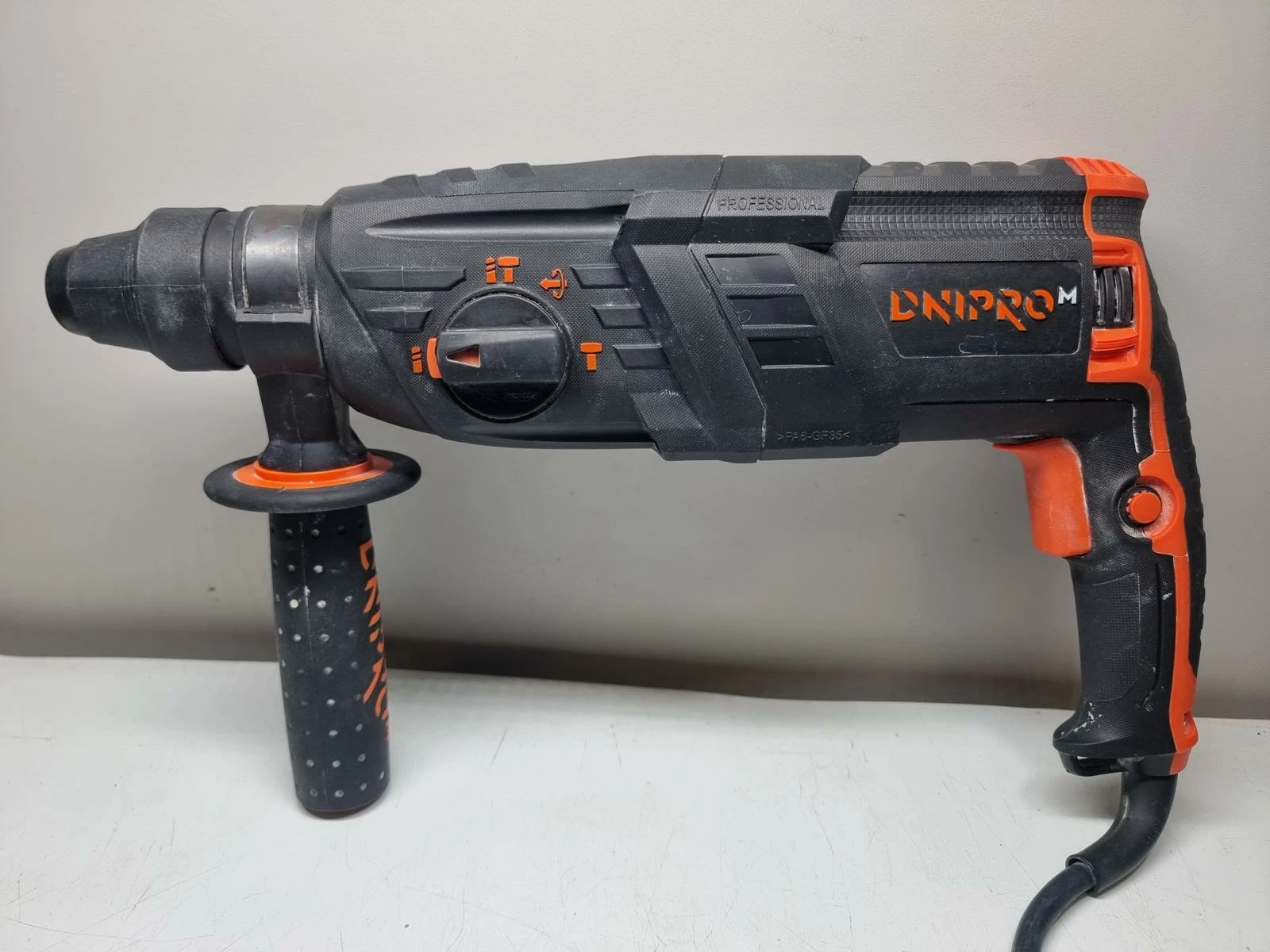 zestaw-narzedzi-dnipro-m-mlotowiertarka-szlifierka-wyrzynarka-marka-dnipro-m