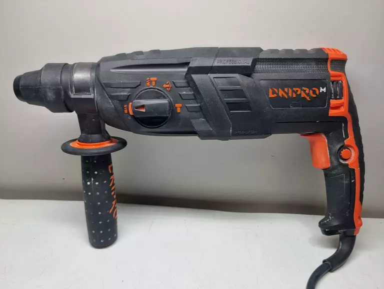 zestaw-narzedzi-dnipro-m-mlotowiertarka-szlifierka-wyrzynarka-marka-dnipro-m