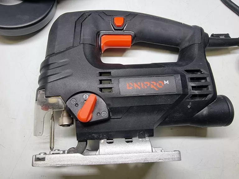 zestaw-narzedzi-dnipro-m-mlotowiertarka-szlifierka-wyrzynarka-marka-dnipro-m