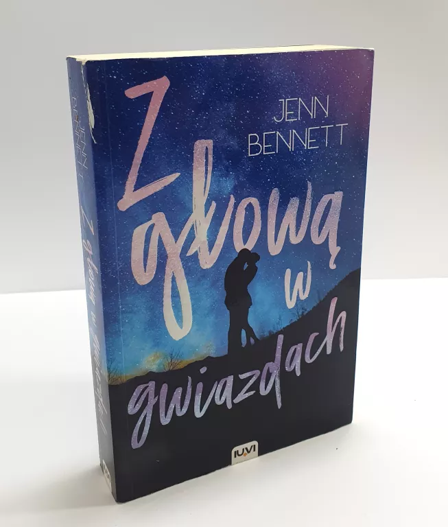 KSIĄŻKA - Z GŁOWĄ W GWIAZDACH - JENN BENNETT - MIĘKKA OKŁADKA