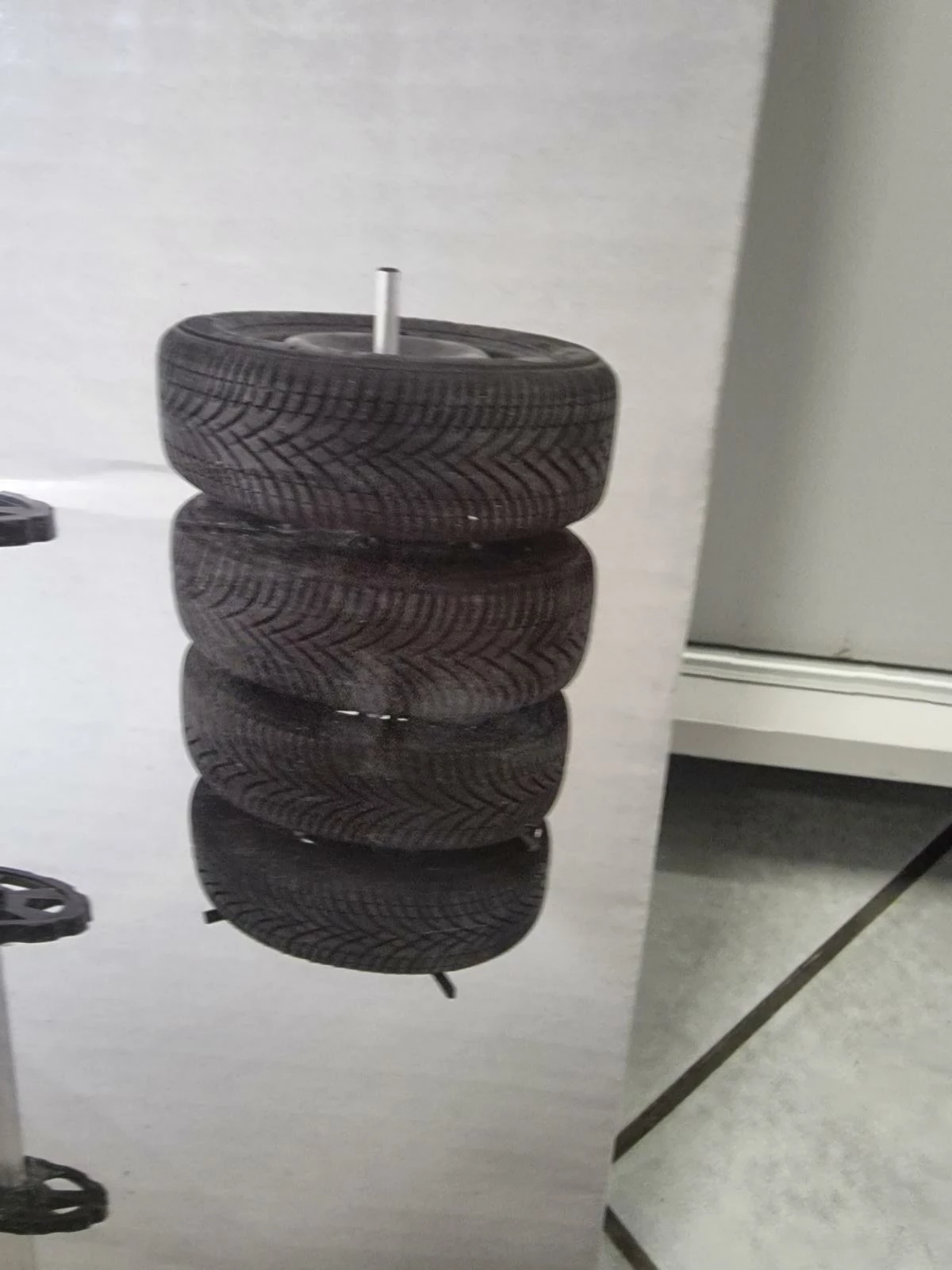 stojak-na-kola-samochodowe-opony-filmer-marka-inna