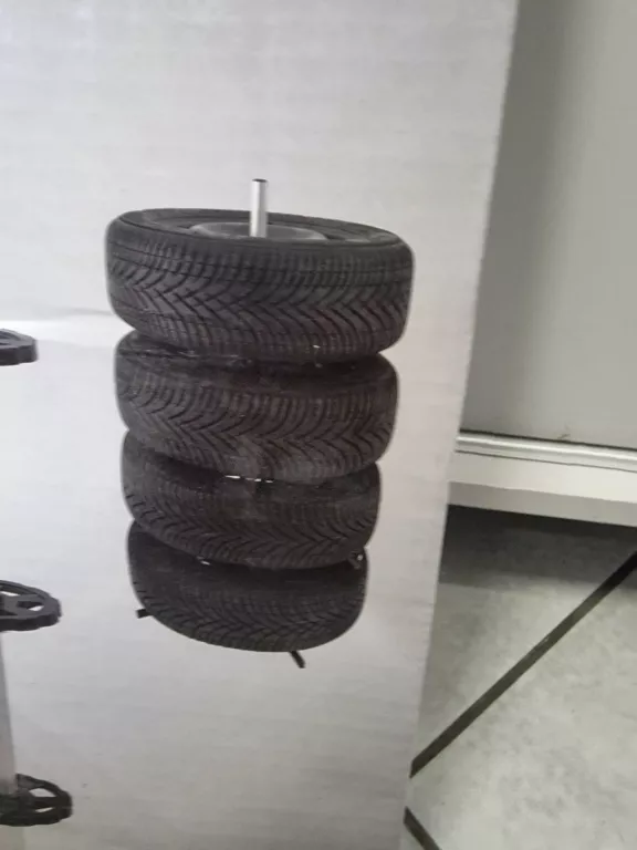 stojak-na-kola-samochodowe-opony-filmer-marka-inna