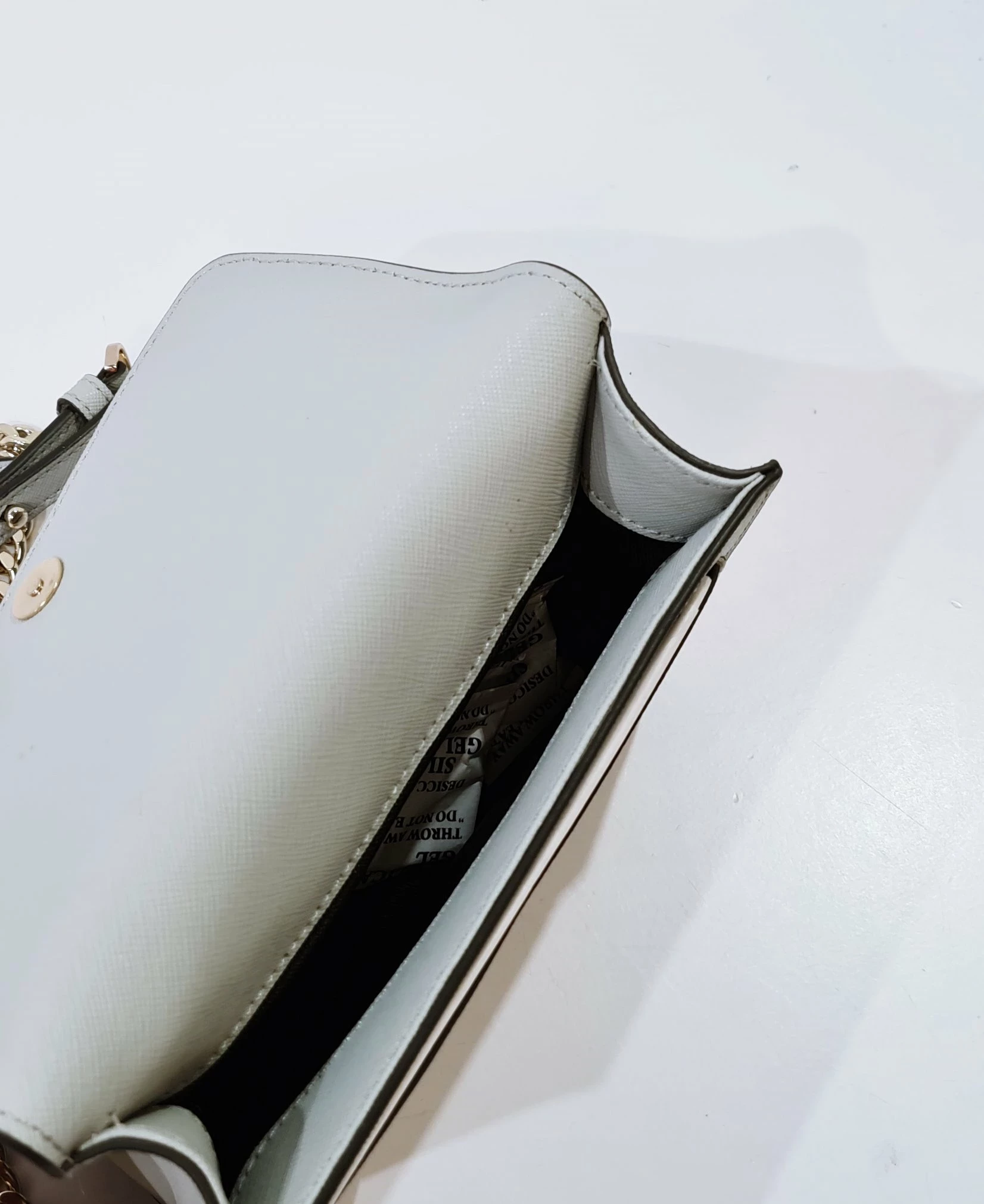 dkny-torebka-skorzana-szara-wielkosc-mala-nie-mieszczaca-a4