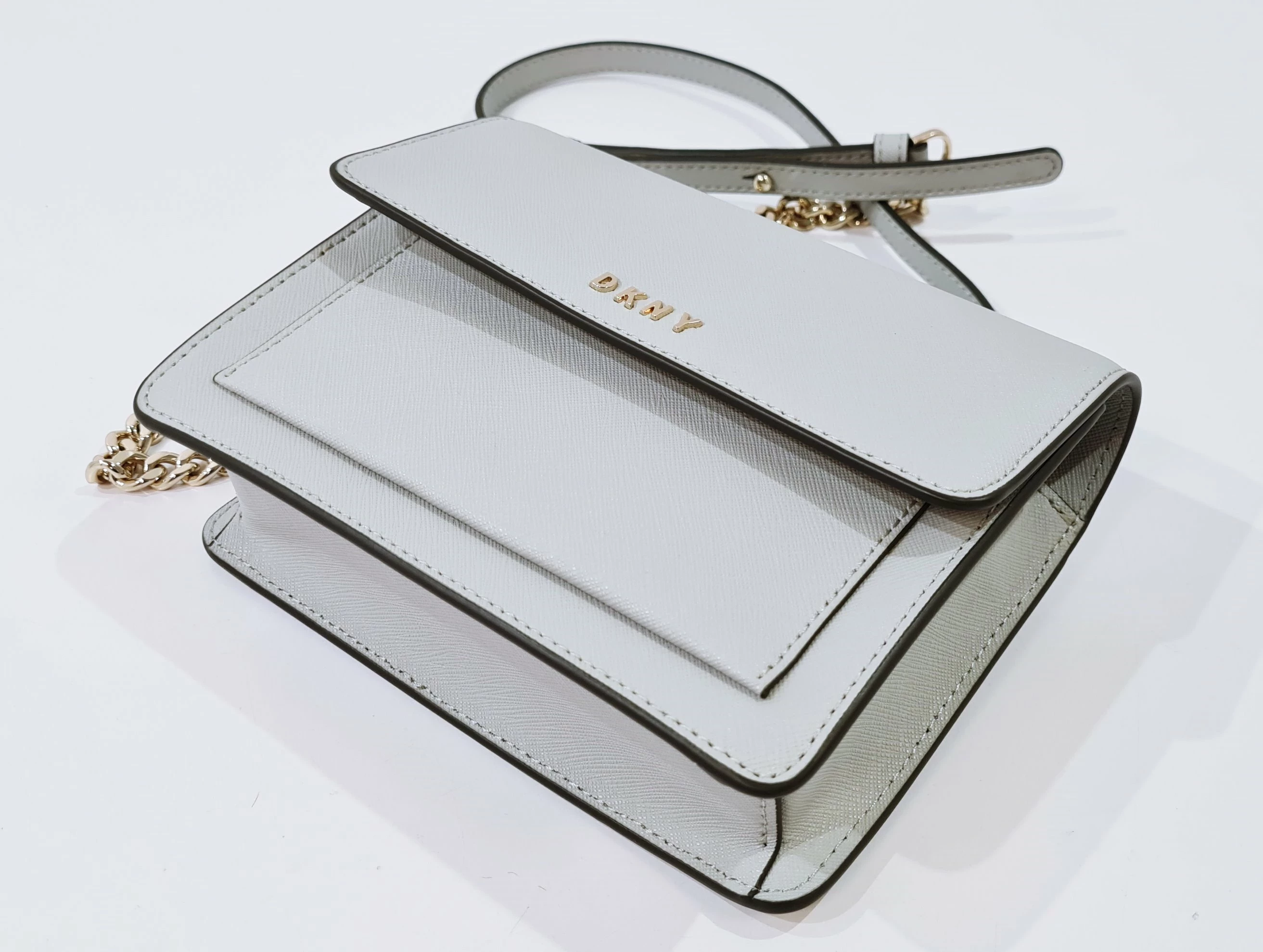 dkny-torebka-skorzana-szara-kolor-szary