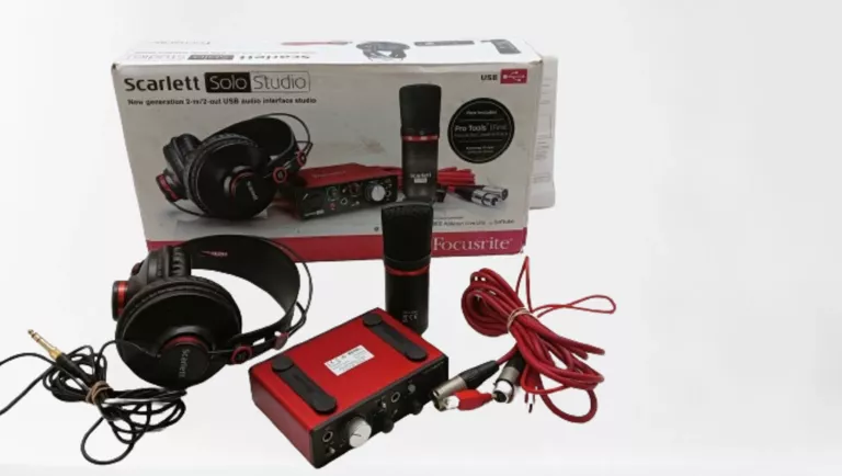 ZESTAW MUZYCZNY FOCUSRITE SCARLETT SOLO STUDIO PACK 2GEN PUDEŁKO