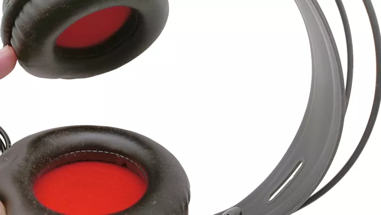 ZESTAW MUZYCZNY FOCUSRITE SCARLETT SOLO STUDIO PACK 2GEN PUDEŁKO