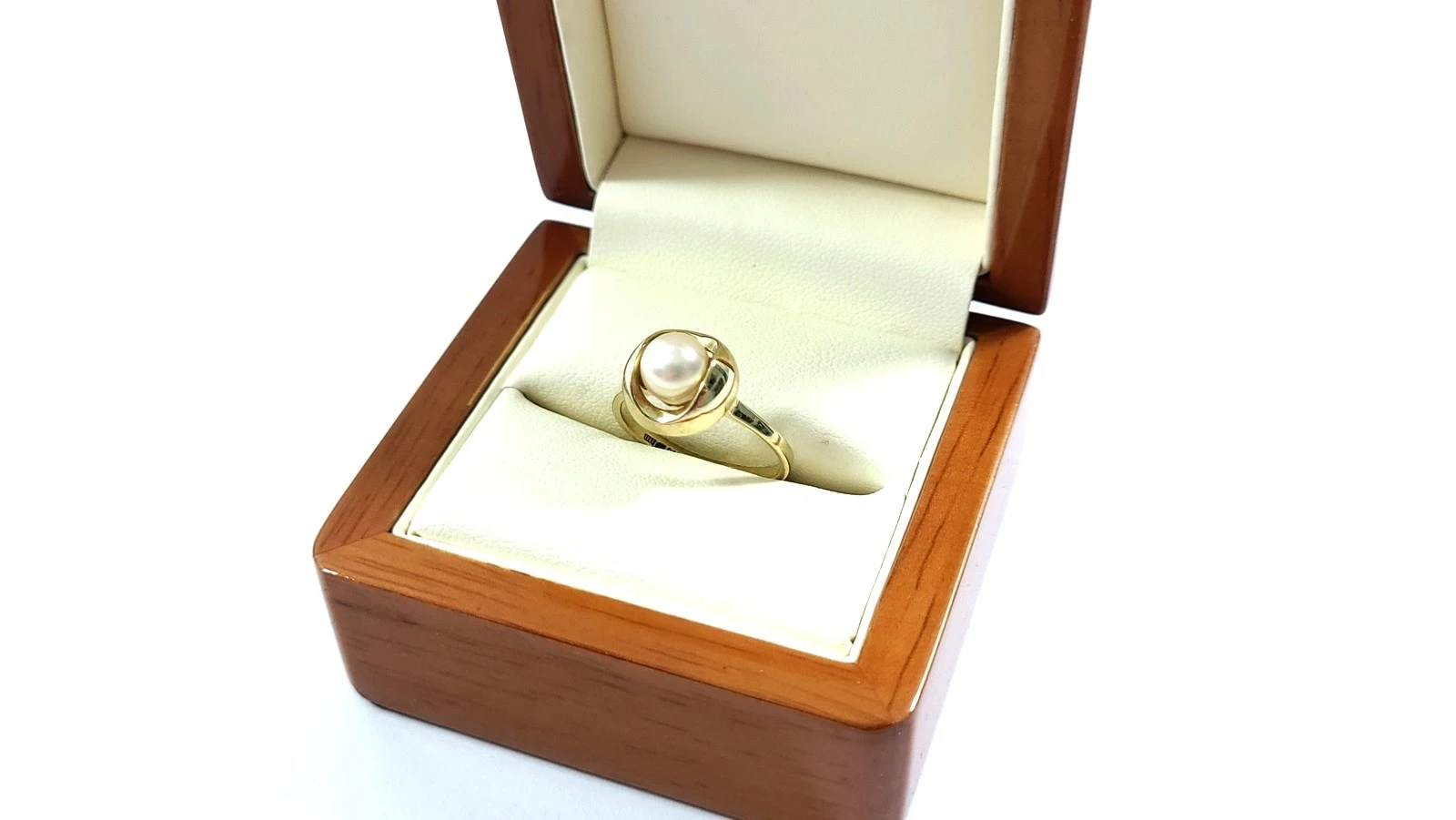zloty-pierscionek-z-perla-p333r12244g-kosciuszki-23b-malbork