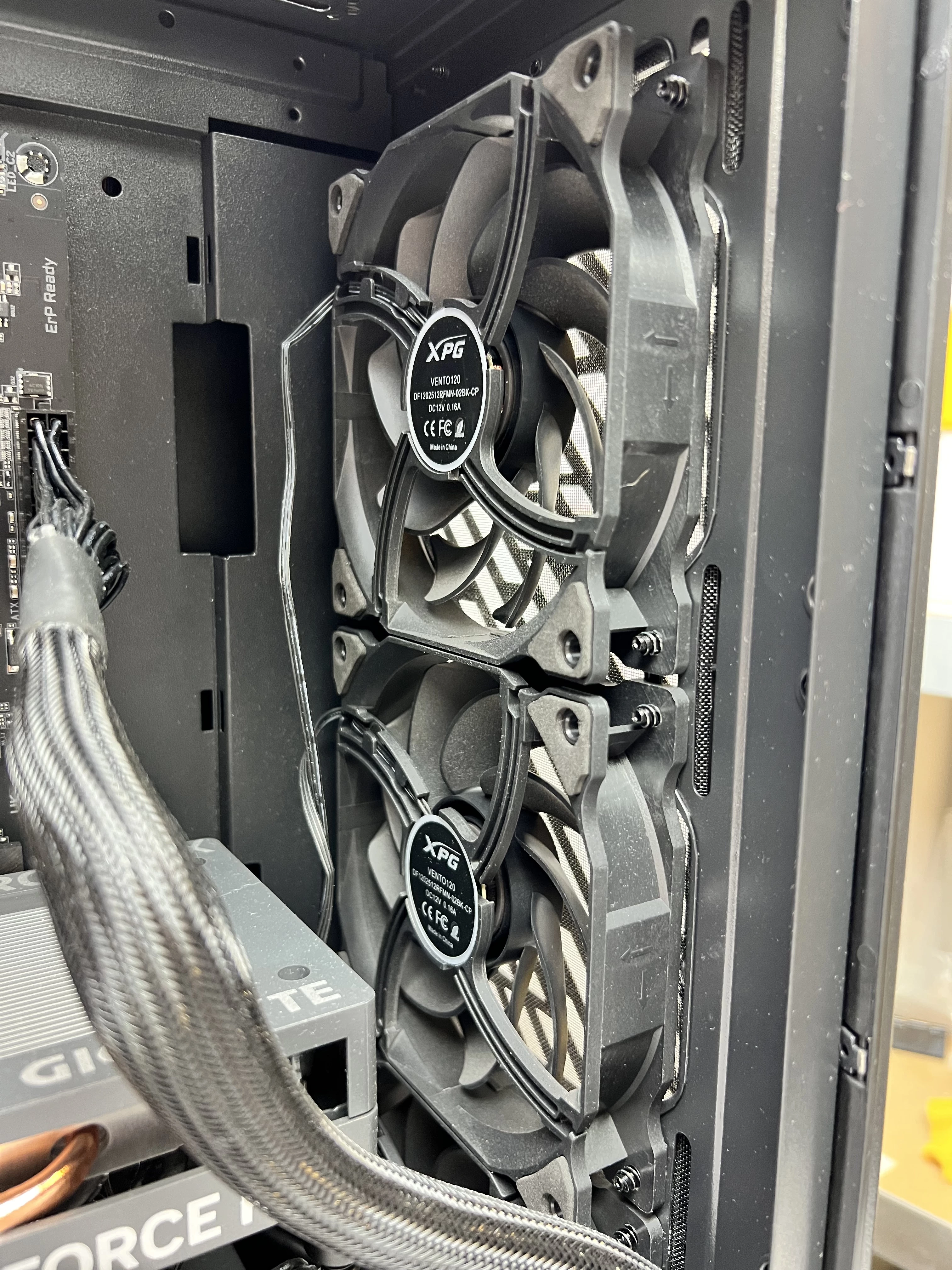 komputer-rtx-4060-2t-dysk-32gb-ram-win-11-faktury-taktowanie-bazowe-procesora-410