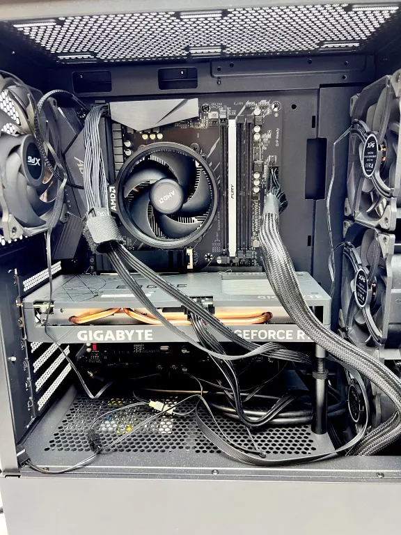 komputer-rtx-4060-2t-dysk-32gb-ram-win-11-faktury-stan-uzywany