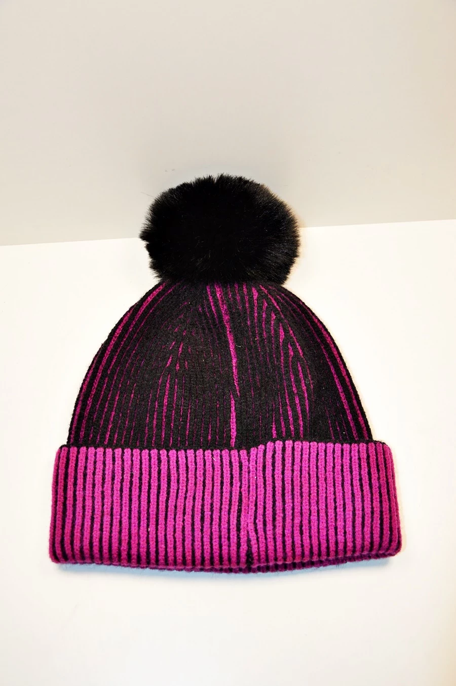 czapka-zimowa-dkny-stan-powystawowy