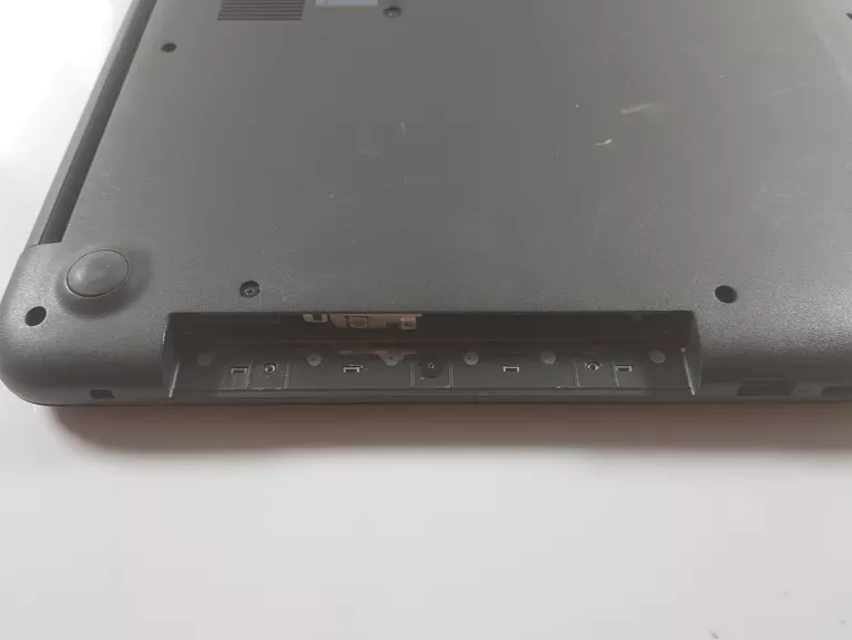 LAPTOP DELL INSPIRON P32E 240GB, I7 7500 8GB RAM