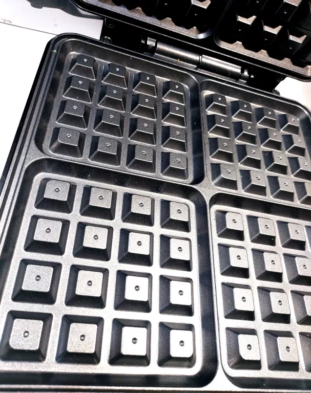 GOFROWNICA OPIEKACZ NA 4 GOFRY 1100W FIRST AUSTRIA