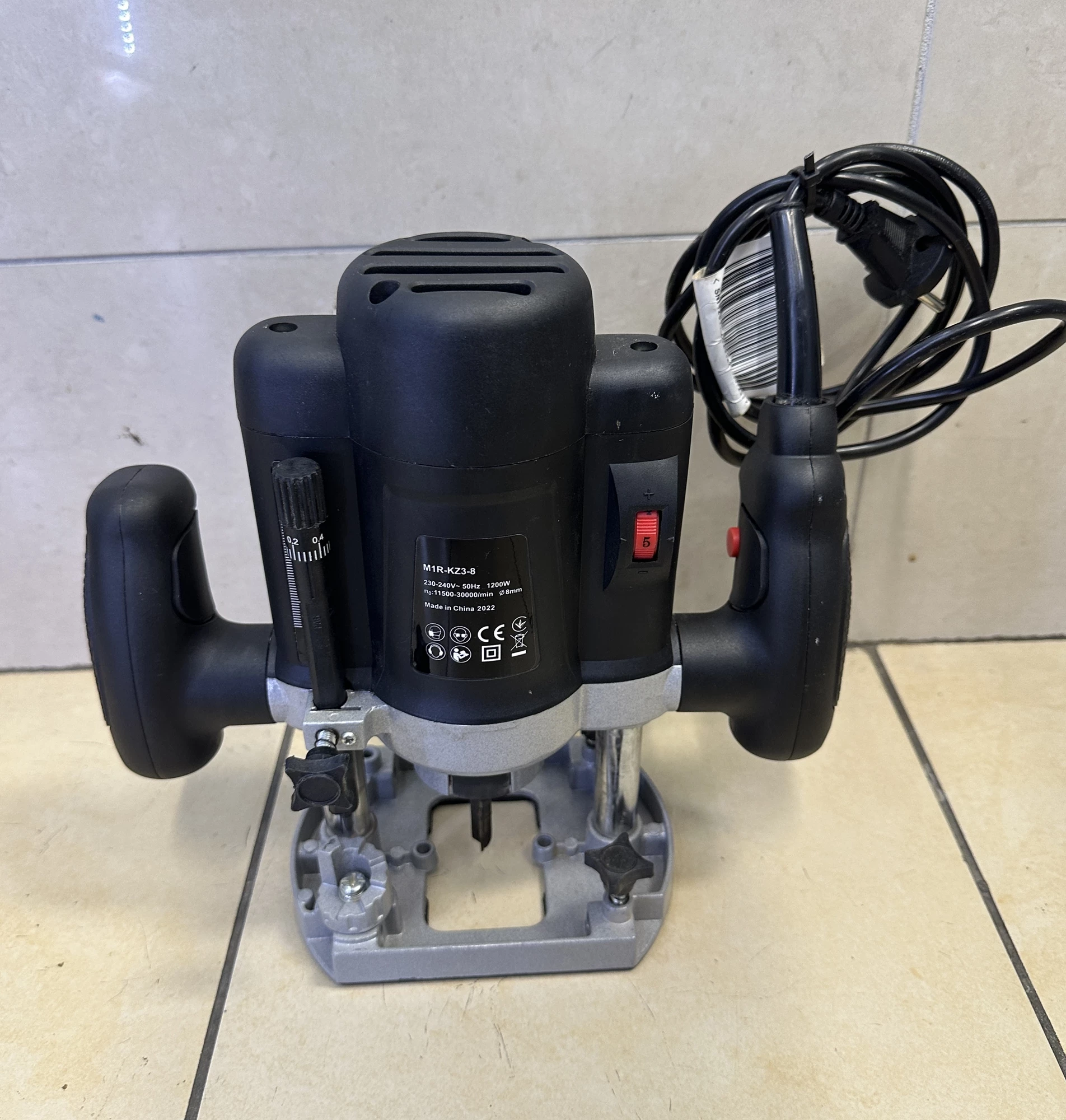 FREZARKA GÓRNOWRZECIONOWA M1R-KZ3-8 (1200W) | Frezarki | Loombard.pl