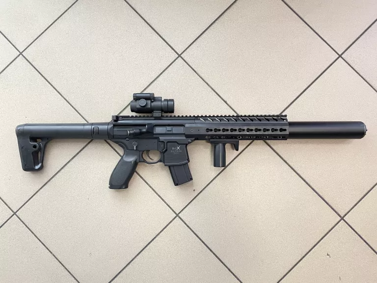 WIATRÓWKA CO2 SIG SAUER MCX 4,5 MM Z LUNETĄ