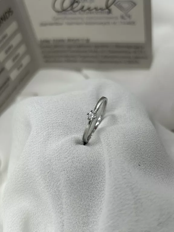ZŁOTY PIERŚCIONEK BIAŁE ZŁOTO 585 1,25G Z BRYLANTEM  0,09CT ROZM 10