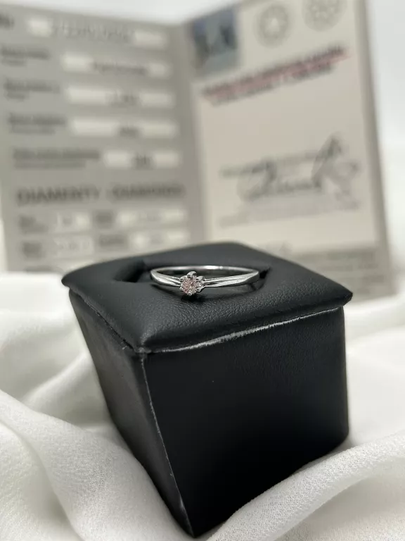 ZŁOTY PIERŚCIONEK BIAŁE ZŁOTO 585 1,25G Z BRYLANTEM  0,09CT ROZM 10