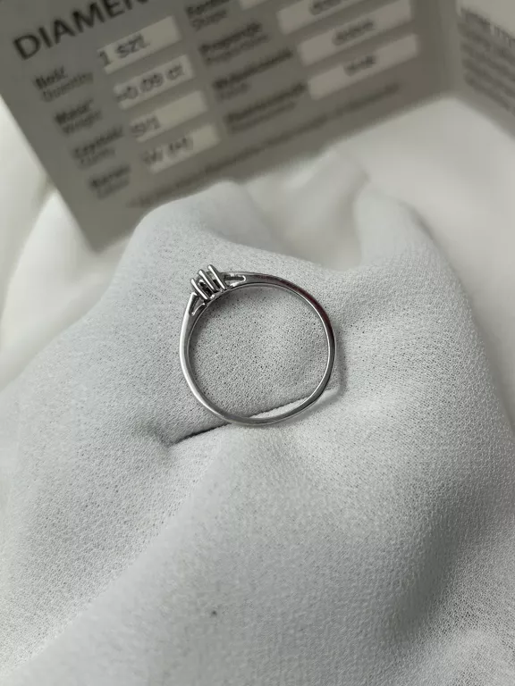 ZŁOTY PIERŚCIONEK BIAŁE ZŁOTO 585 1,25G Z BRYLANTEM  0,09CT ROZM 10