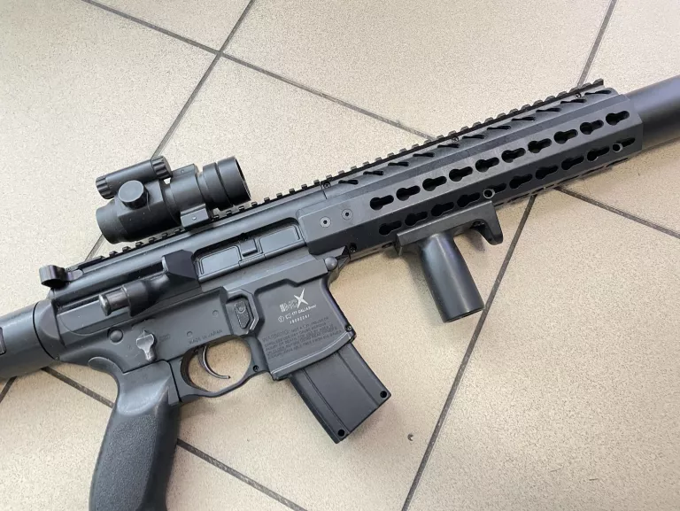 WIATRÓWKA CO2 SIG SAUER MCX 4,5 MM Z LUNETĄ