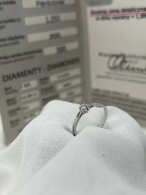 ZŁOTY PIERŚCIONEK BIAŁE ZŁOTO 585 1,25G Z BRYLANTEM  0,09CT ROZM 10