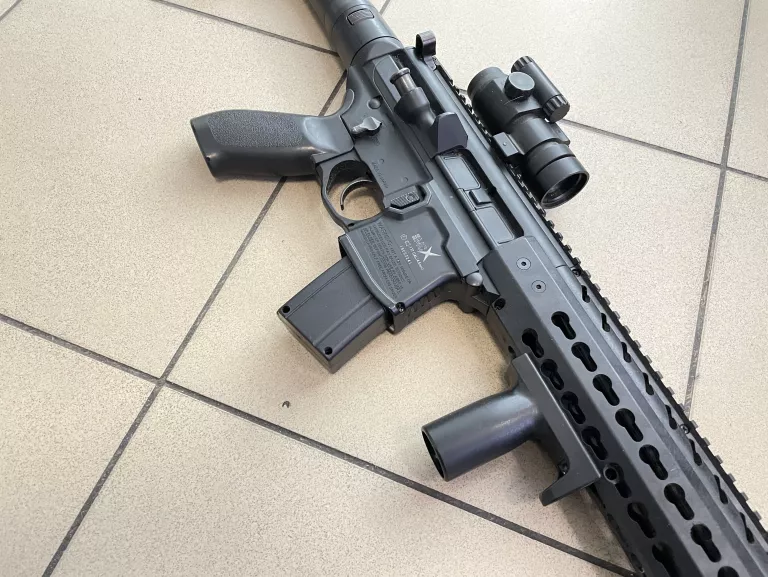 WIATRÓWKA CO2 SIG SAUER MCX 4,5 MM Z LUNETĄ