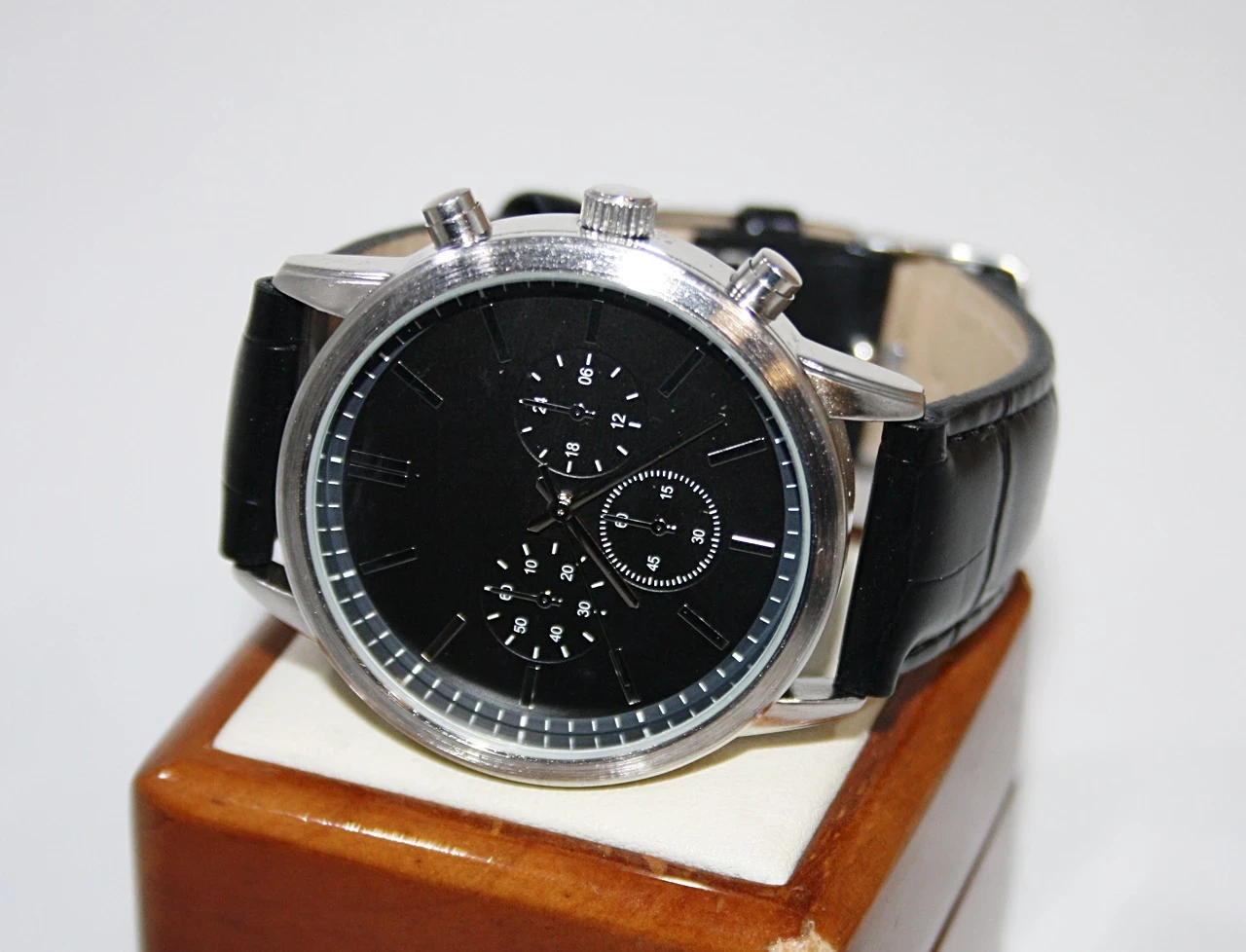 zegarek-avon-trzebnicka-561c-wroclaw-gracja