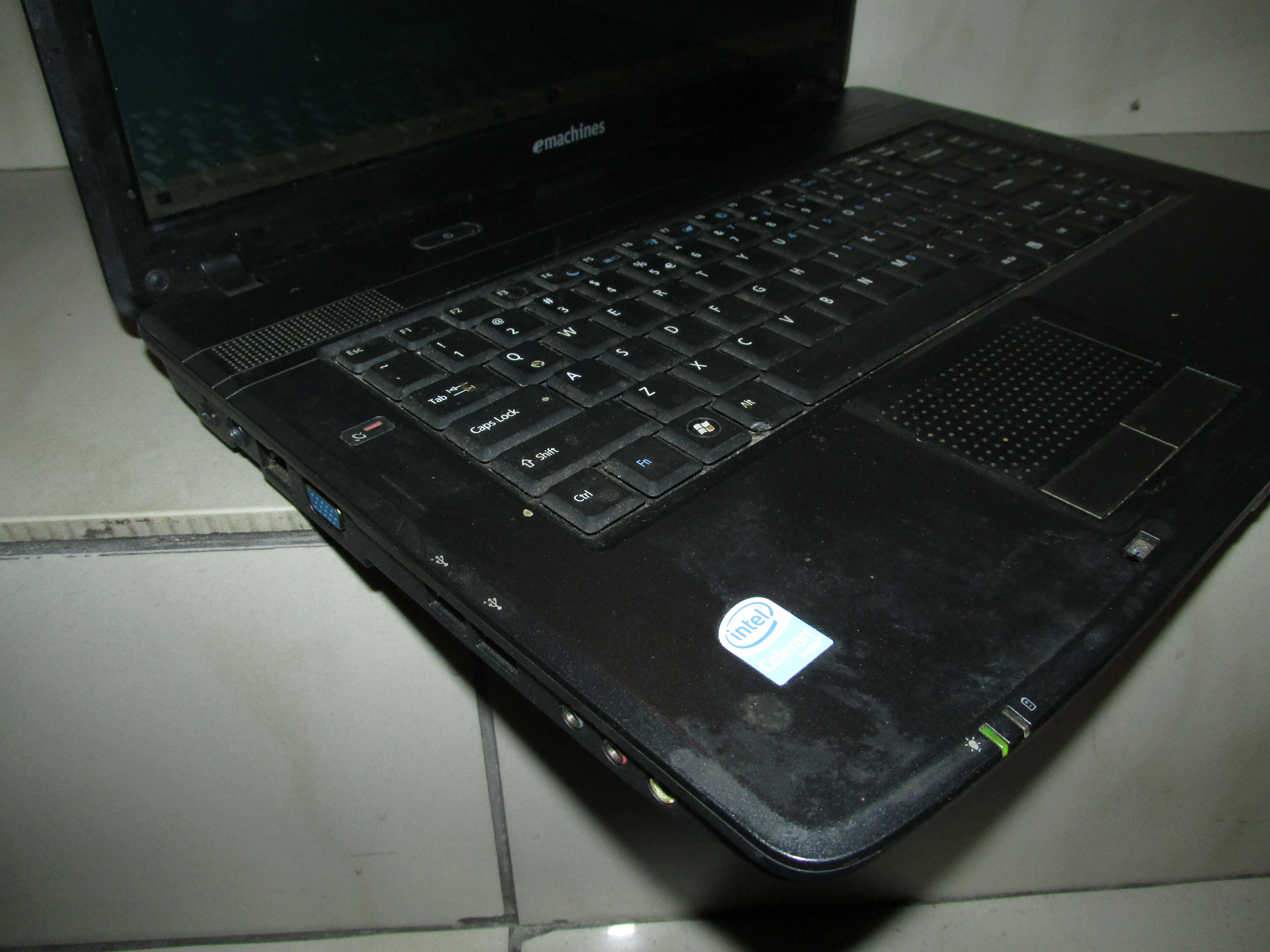 laptop-emachines-e520-2gb160gb-seria-procesora-inny-procesor