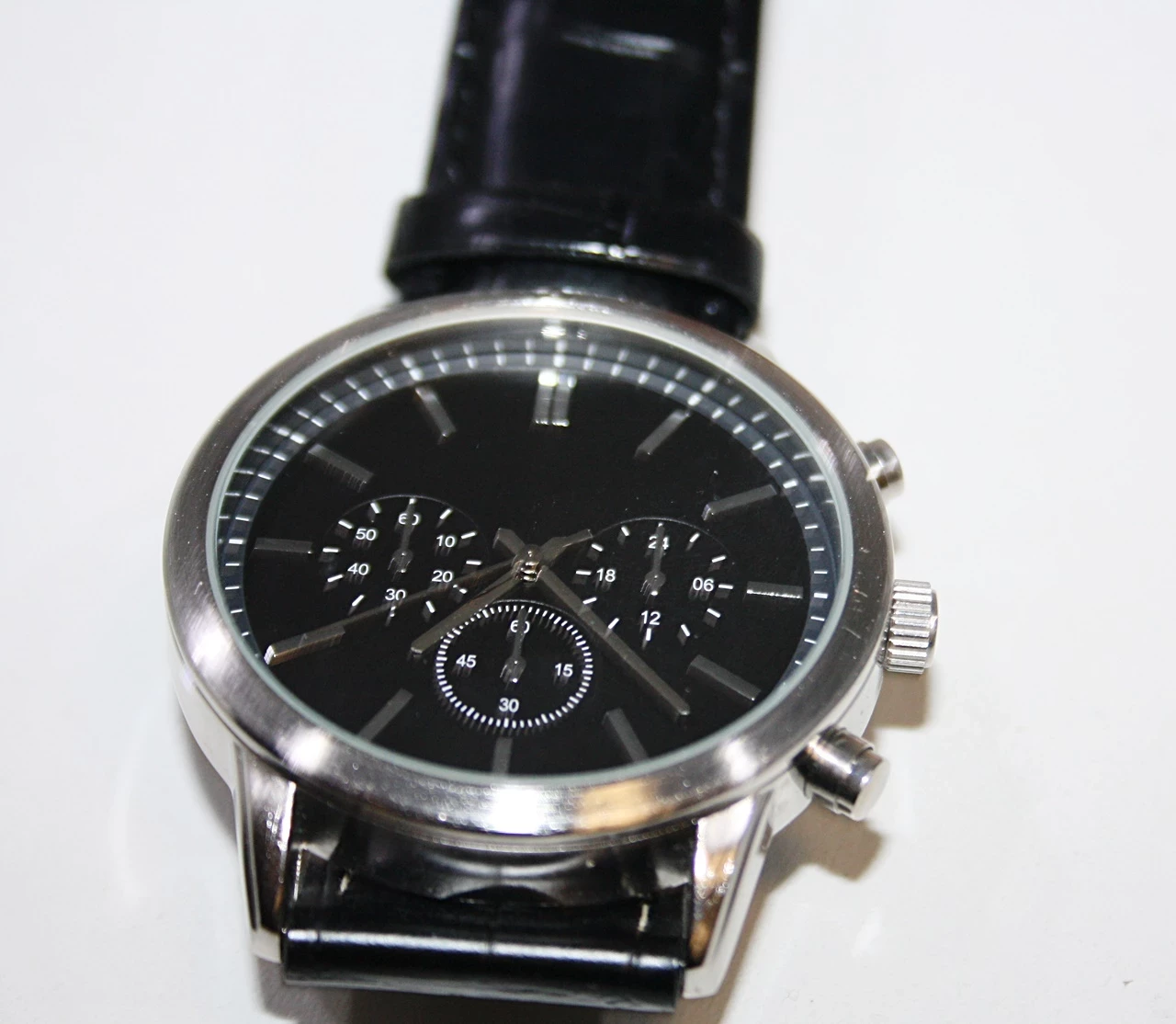 zegarek-avon-ksztalt-koperty-okragla