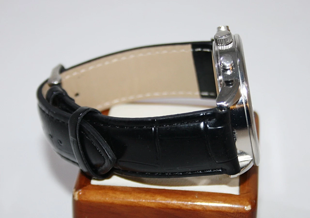 zegarek-avon-typ-nareczny