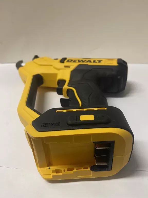 DEWALT AKUMULATOROWY SEKATOR DO GAŁĘZI DCMPP568N
