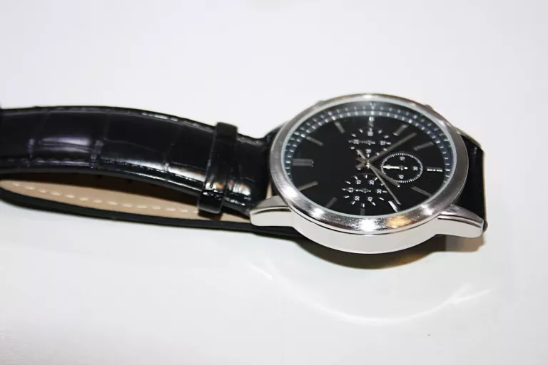 ZEGAREK AVON
