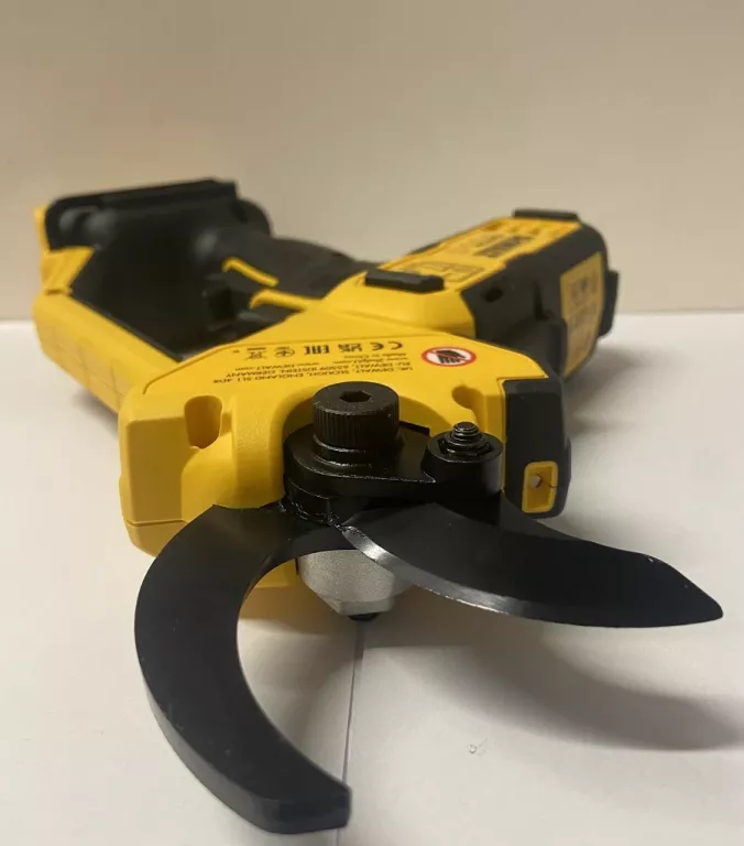 DEWALT AKUMULATOROWY SEKATOR DO GAŁĘZI DCMPP568N