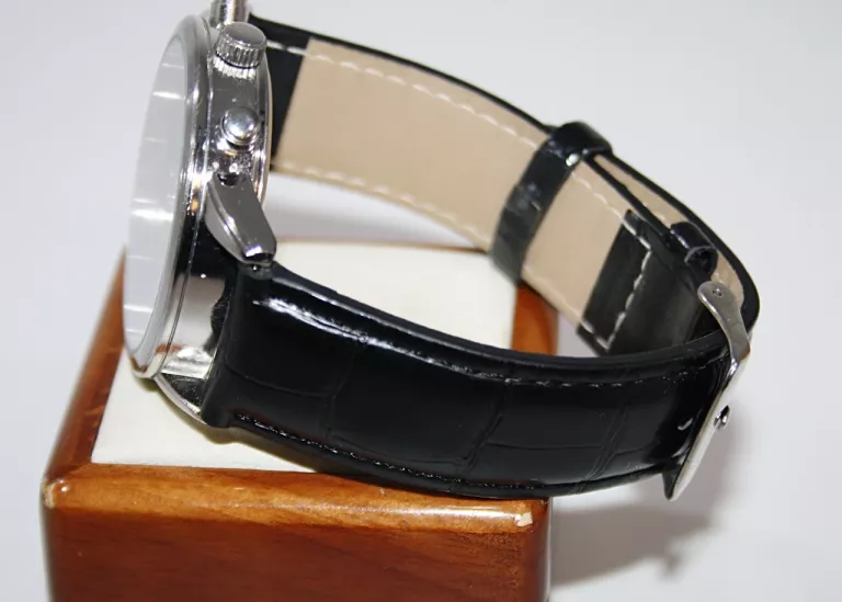 ZEGAREK AVON