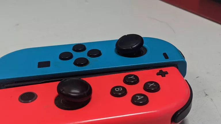 KONSOLA NINTENDO SWITCH *OPIS*