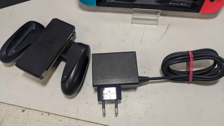 KONSOLA NINTENDO SWITCH *OPIS*