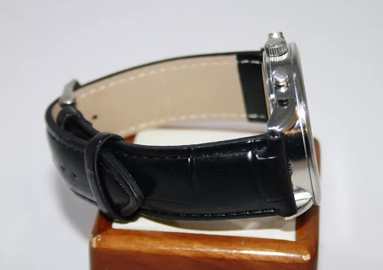 ZEGAREK AVON