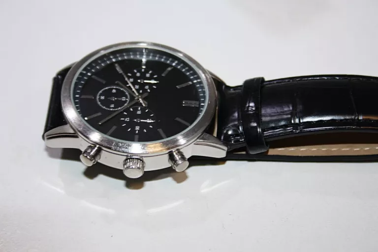 ZEGAREK AVON