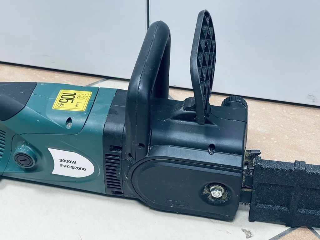 elektryczna-pilarka-lancuchowa-fpcs2000-zasilanie-sieciowe