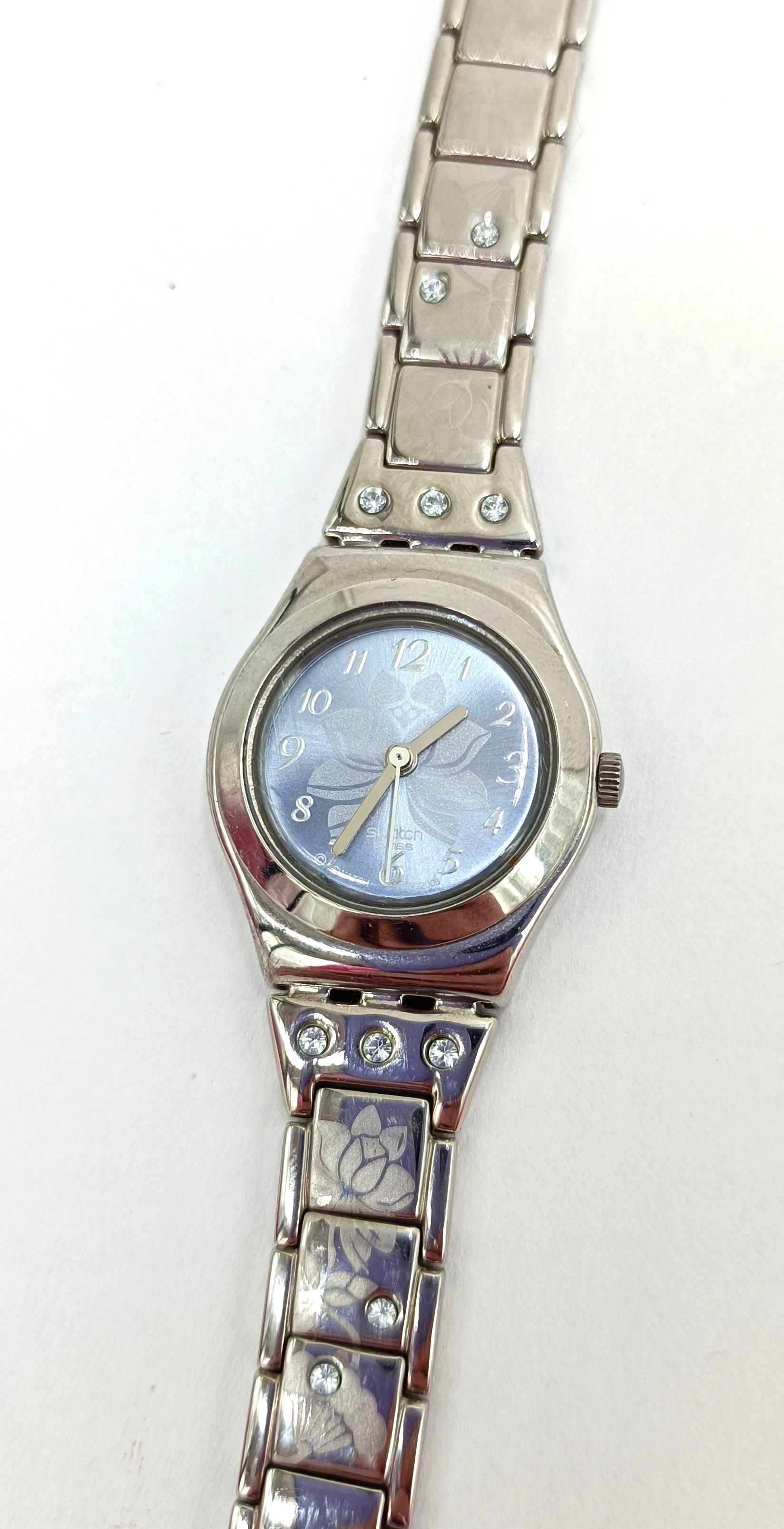 zegarek-dziewczecy-swatch-irony-lady-flower-box-styl-klasyczny