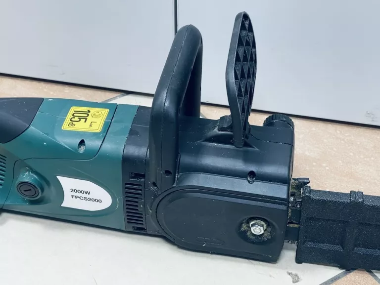 elektryczna-pilarka-lancuchowa-fpcs2000-zasilanie-sieciowe
