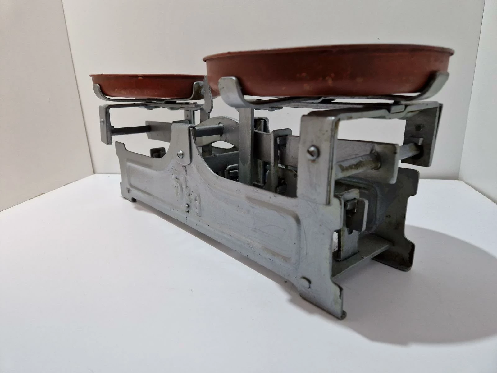 piekna-stara-waga-szalkowa-antyk-rok-produkcji-1967