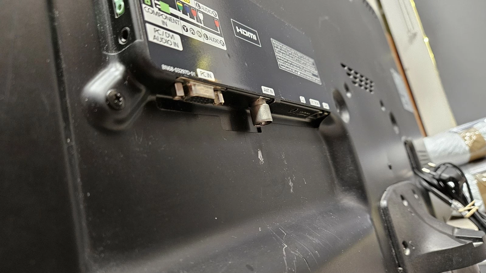 telewizor-samsung-ue32d5500-32-dvb-t-bez-pilota-smart-tv-inny-system-producenta