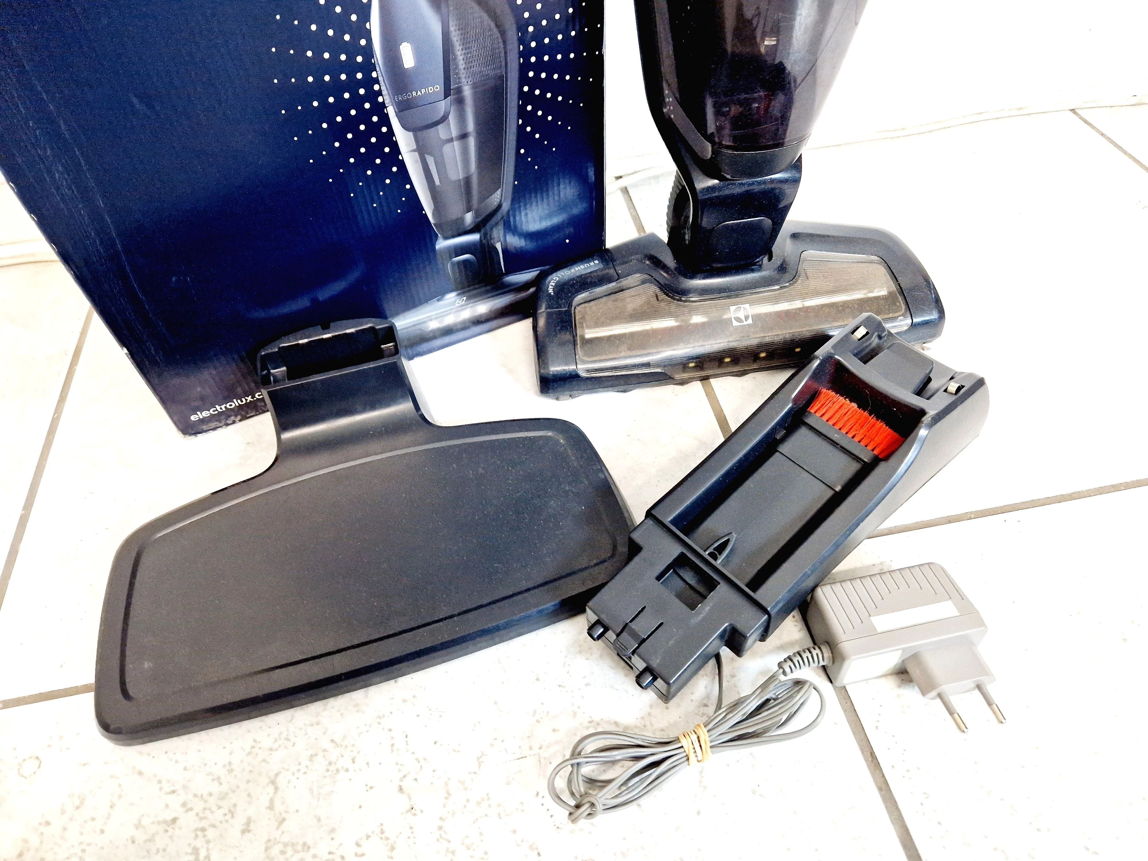 odkurzacz-electrolux-ergorapido-eer75stm-stan-uzywany