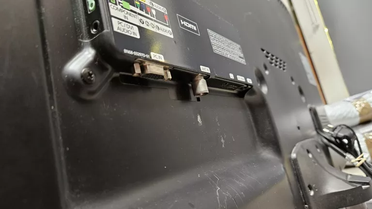 telewizor-samsung-ue32d5500-32-dvb-t-bez-pilota-smart-tv-inny-system-producenta